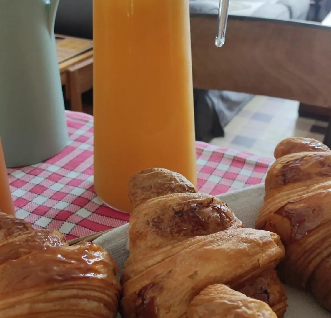 Bed and Breakfast Comme Chez Louise Plestin-les-Grèves 0*,  Francia